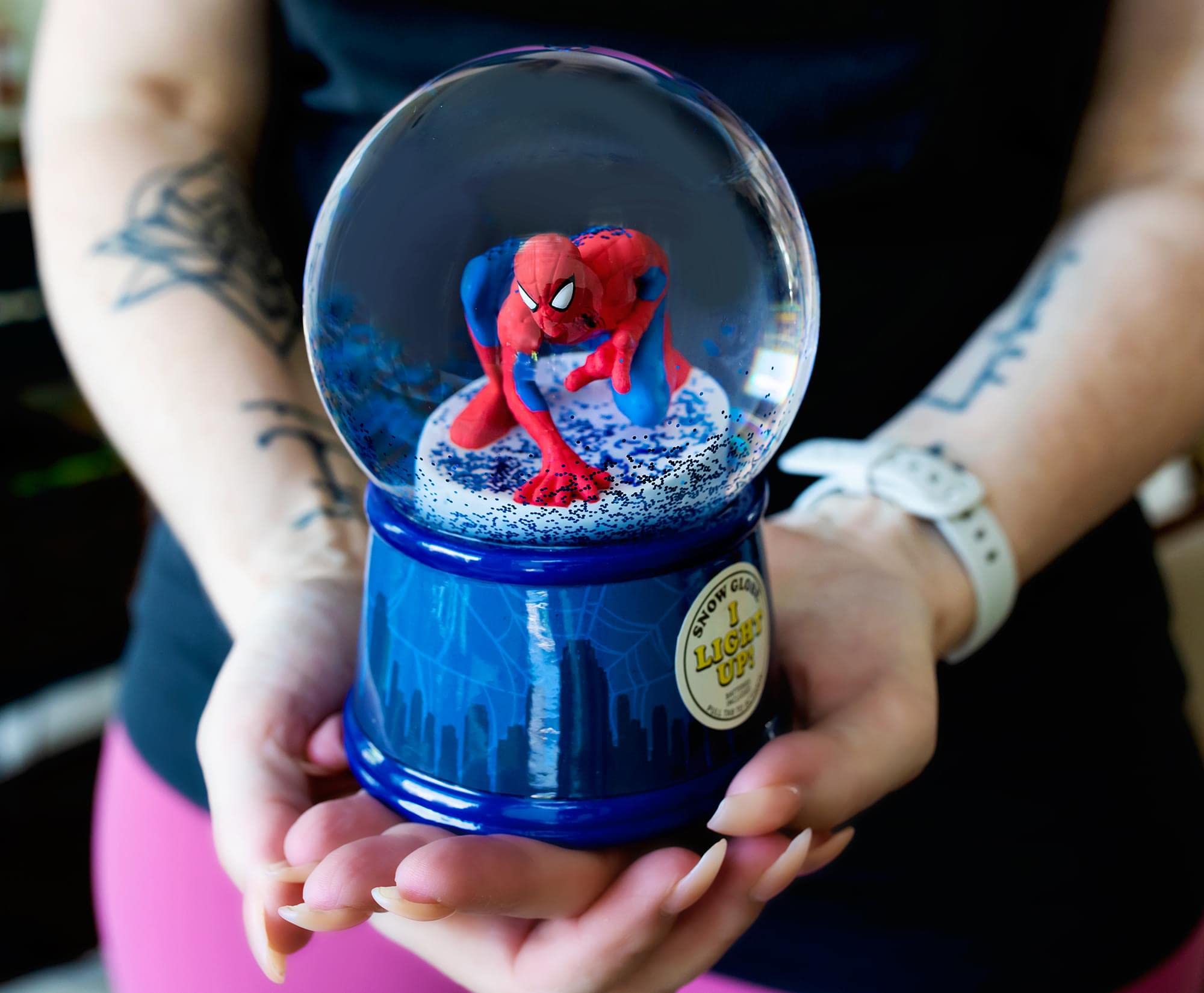 Foto 4 pulgar | Bola De Nieve Coleccionable Marvel Spider-man New York Con Luz - Venta Internacional.
