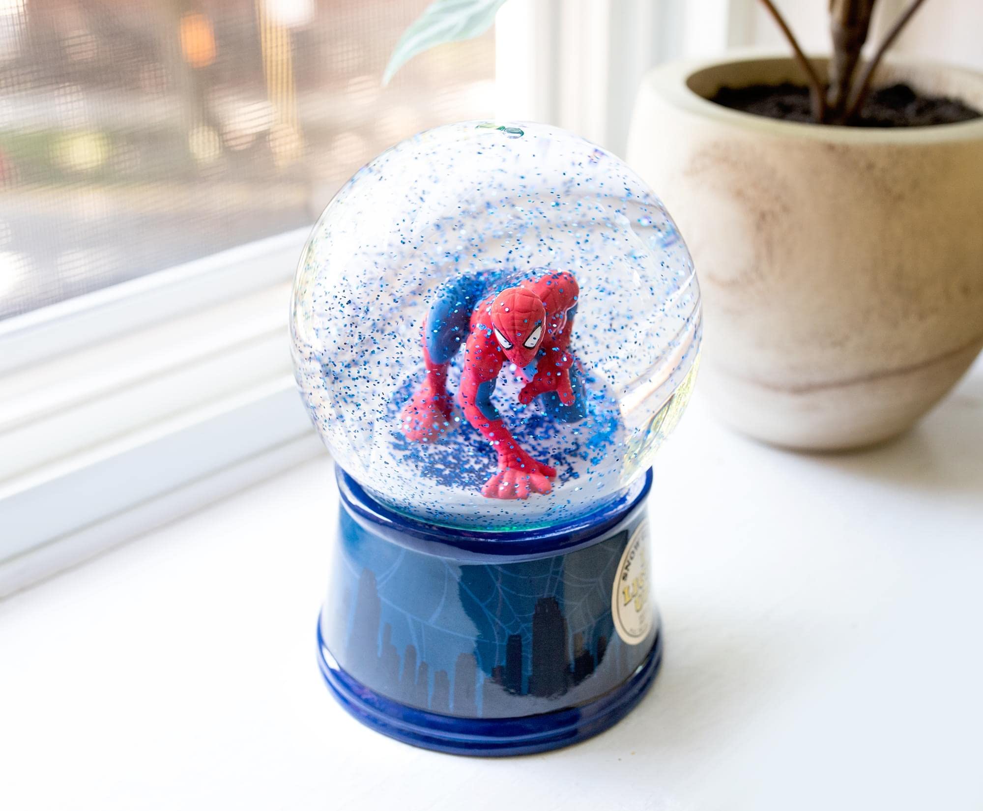Foto 7 pulgar | Bola De Nieve Coleccionable Marvel Spider-man New York Con Luz - Venta Internacional.