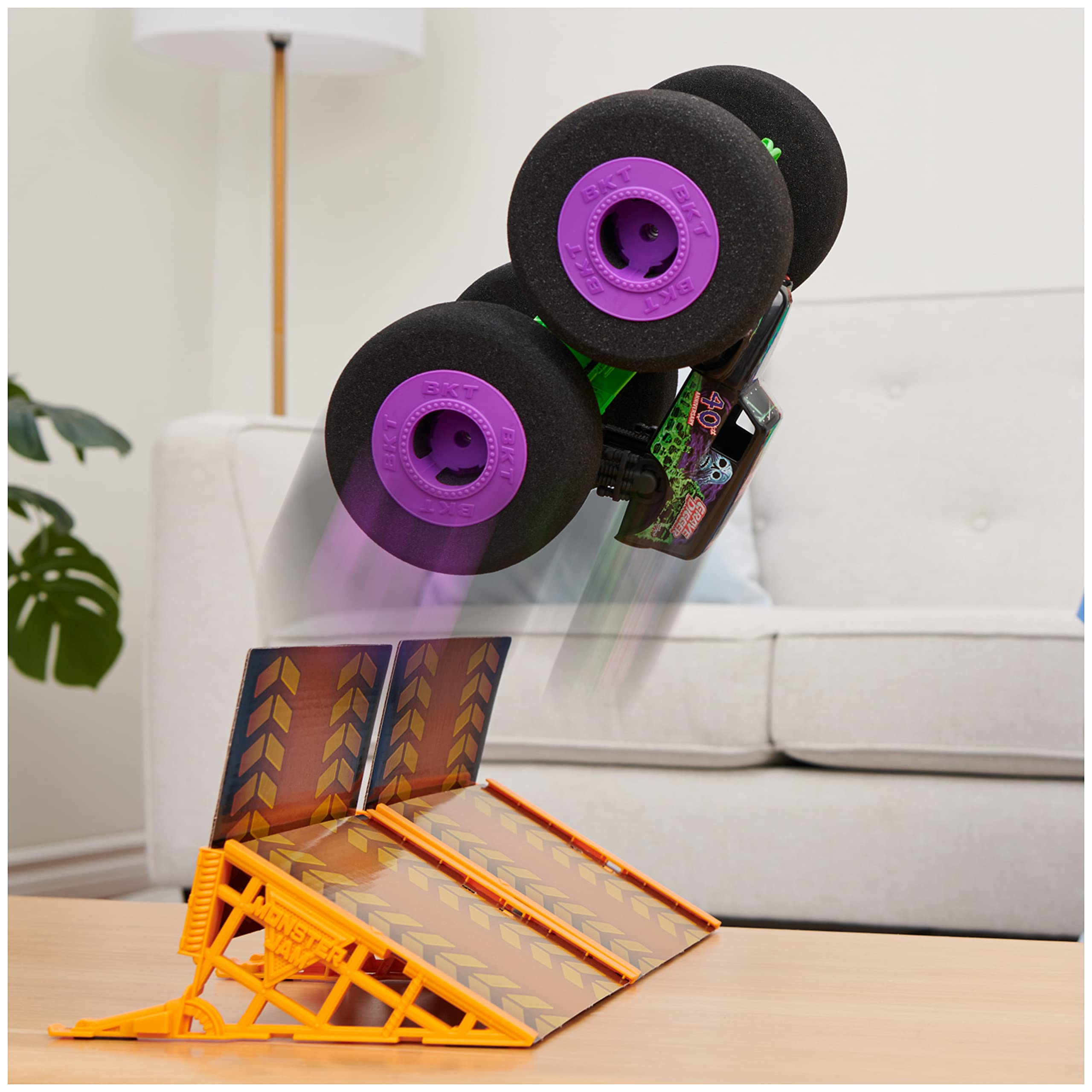 Foto 6 pulgar | Carro Rc Monster Jam Ramp Champ Grave Digger A Escala 1:15 - Venta Internacional.