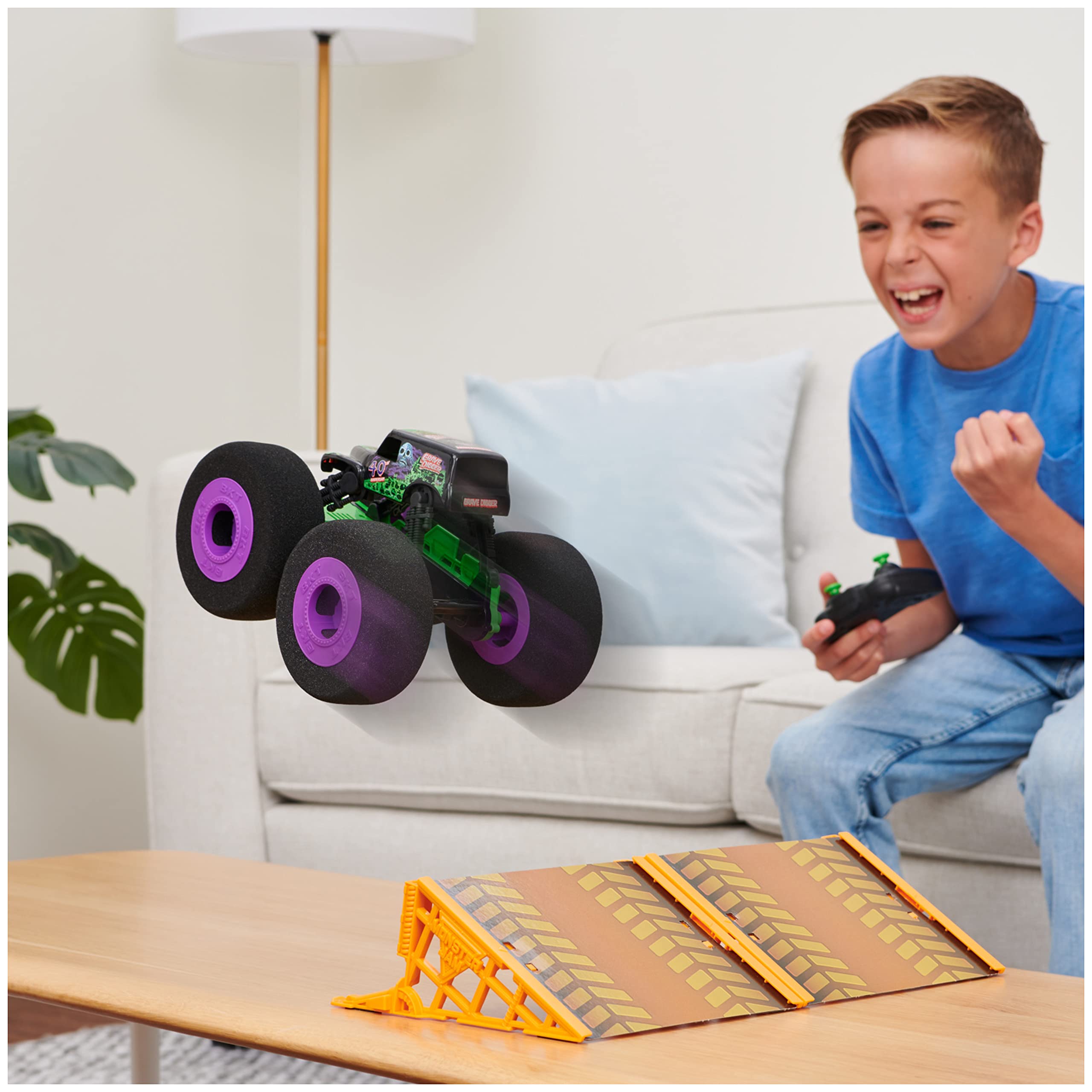 Foto 7 pulgar | Carro Rc Monster Jam Ramp Champ Grave Digger A Escala 1:15 - Venta Internacional.