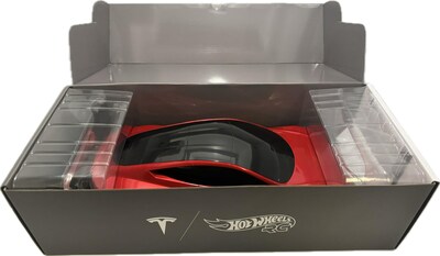 Foto 6 | Coche A Control Remoto Mattel Hot Wheels Tesla Roadster Red - Venta Internacional.