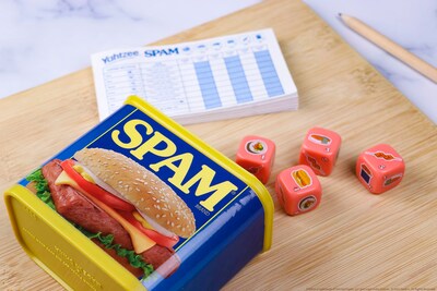 Foto 2 | Juego Coleccionable De Yahtzee Yahtzee Spam Brand Con Dados Personalizados - Venta Internacional.