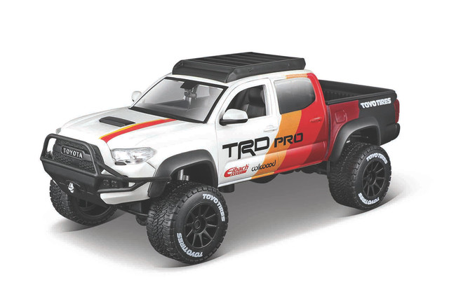 Auto Maisto A Escala 1:24 Off-road 2023 Toyota Tacoma Trd Pro Color Blanco