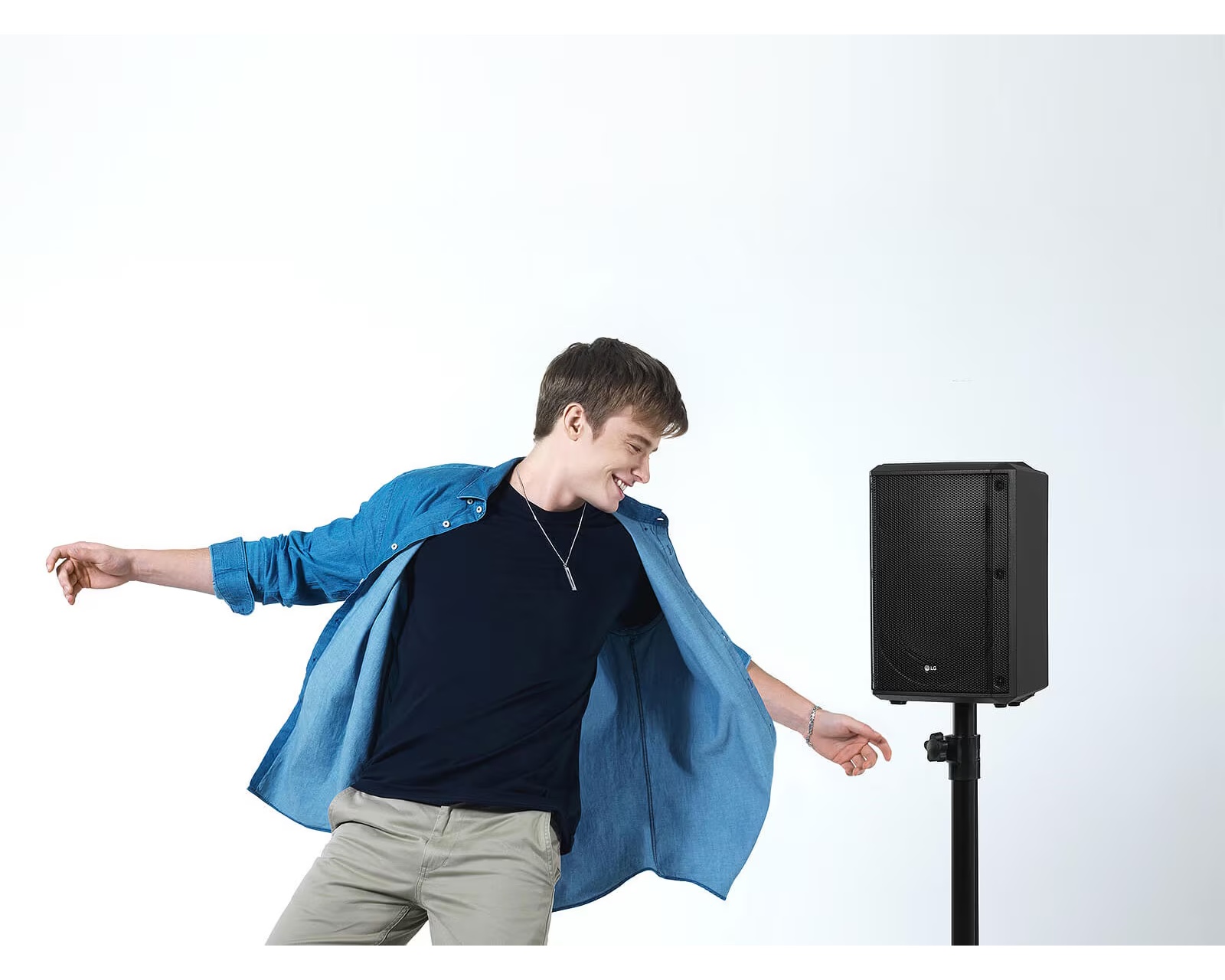 Foto 3 | Bafle LG RM1 Negro X-boom 25w Bluetooth 4 Hrs