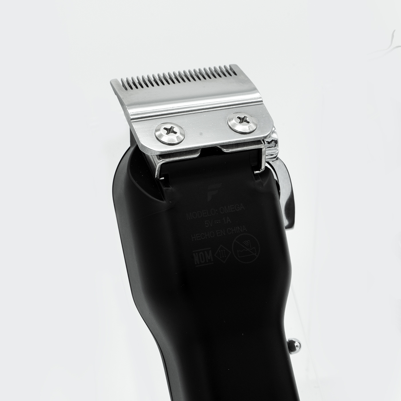 Foto 5 pulgar | Essential Combo Old Scull Clipper, Trimmer + Shaver Barberia