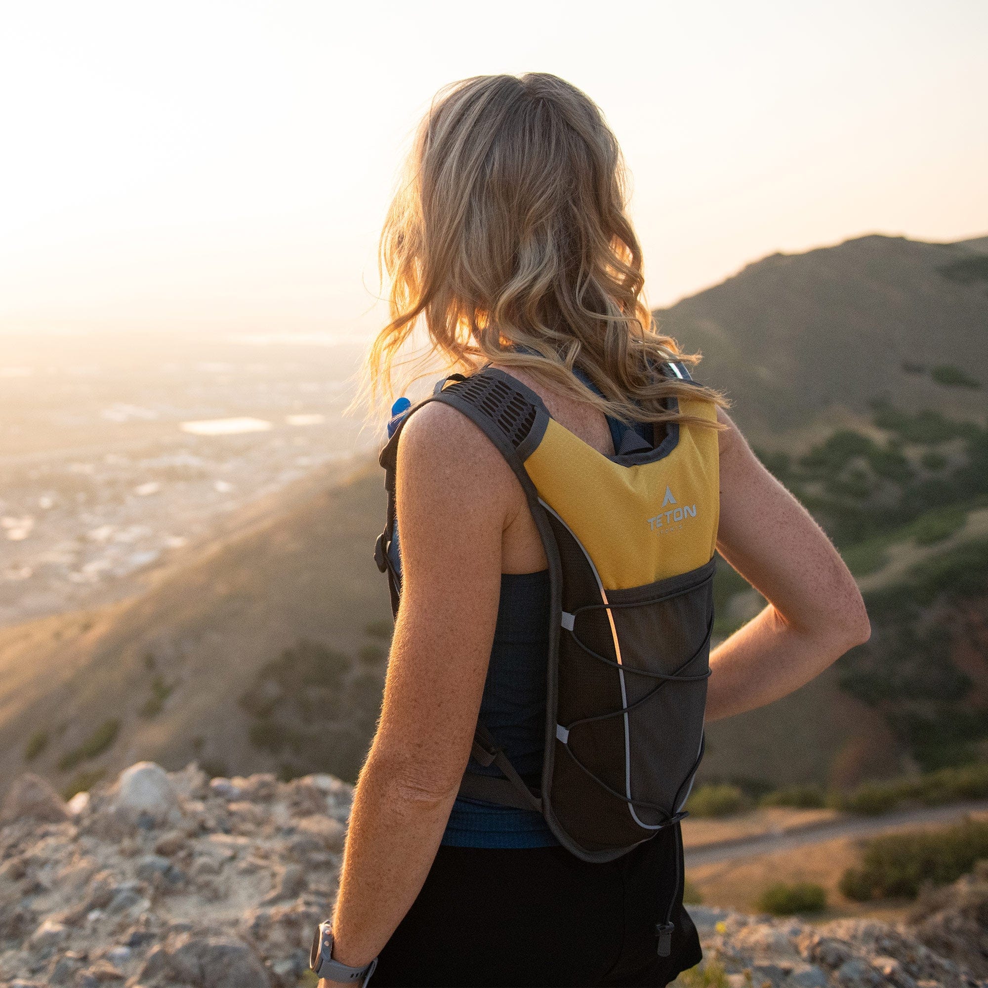Foto 4 pulgar | Mochila De Hidratación Trailrunner 2l Amarilla Con Bolsa De Agua De 2l Teton