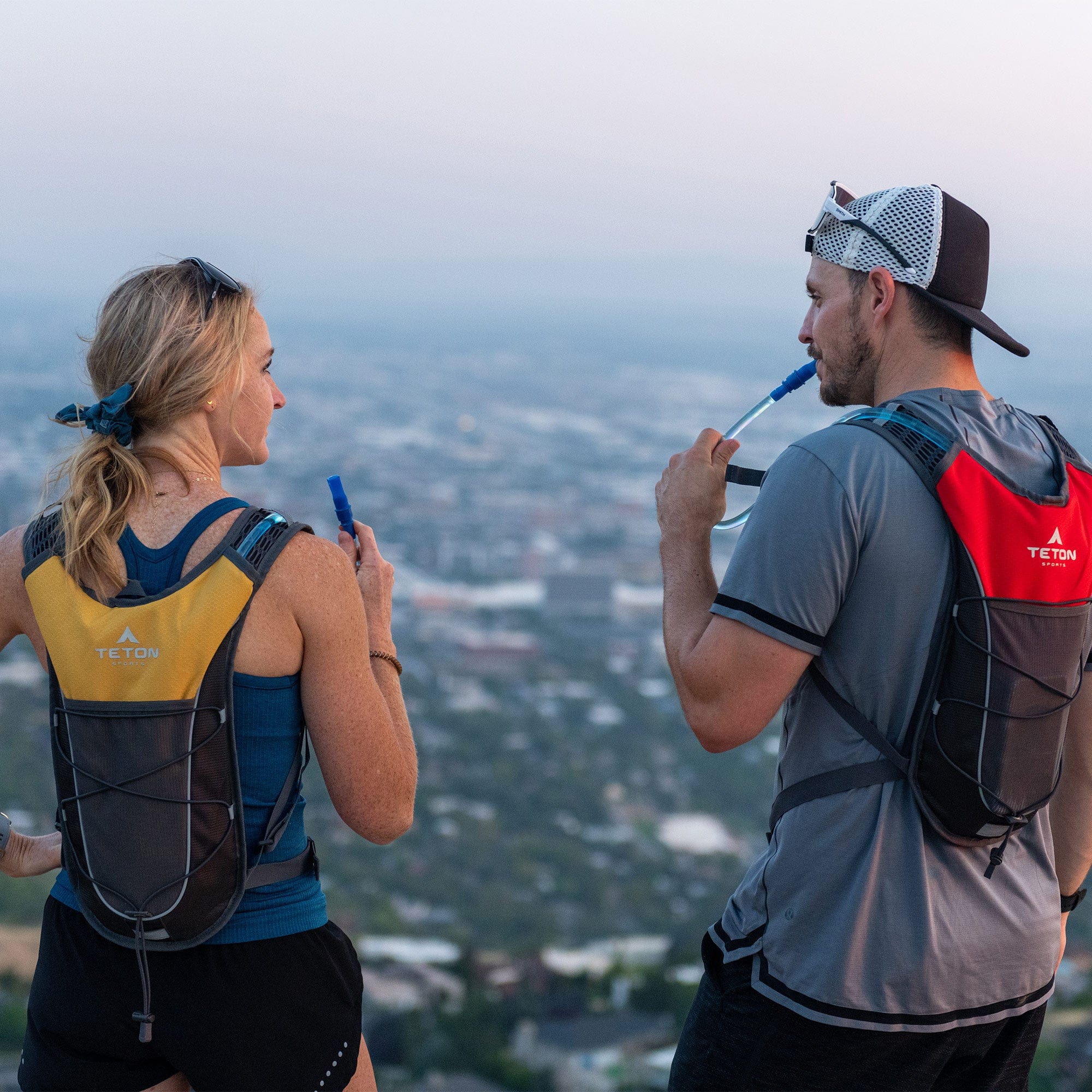 Foto 5 pulgar | Mochila De Hidratación Trailrunner 2l Amarilla Con Bolsa De Agua De 2l Teton
