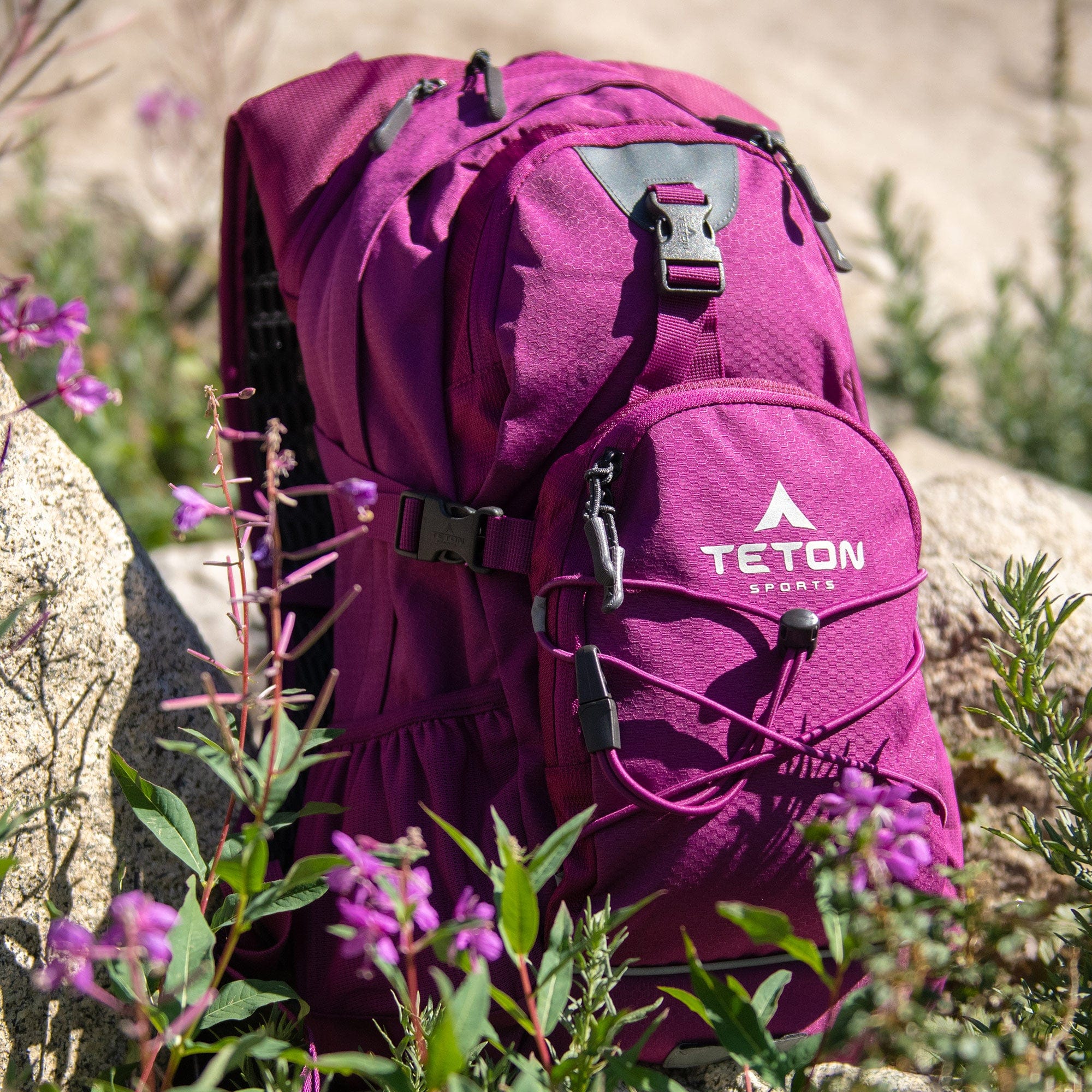 Foto 3 | Mochila De Hidratación Oasis 18l Morado Con Bolsa De Agua De 2l Teton