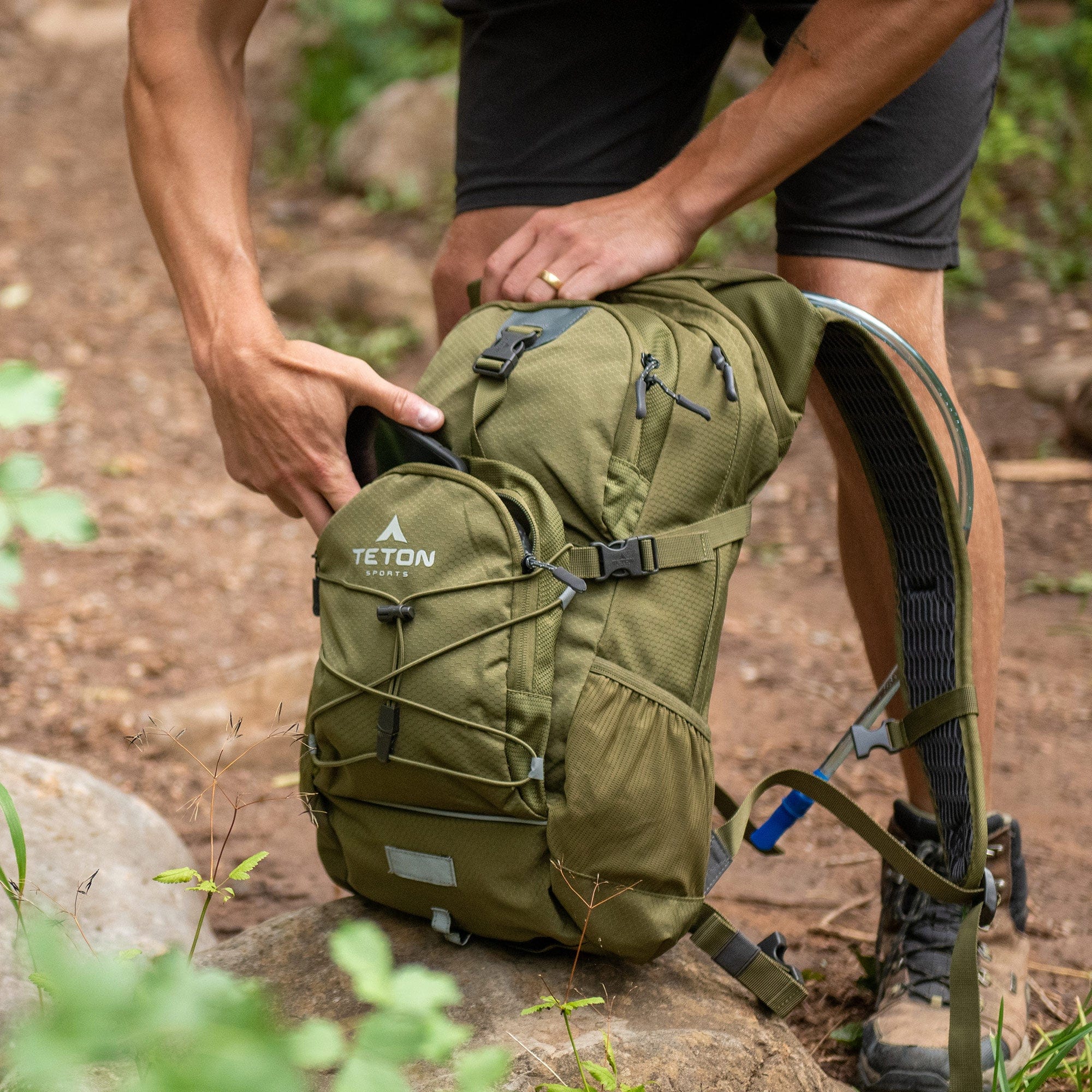 Foto 7 pulgar | Mochila De Hidratación Oasis 18l Verde Con Bolsa De Agua De 2l Teton