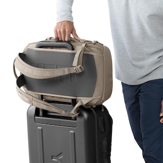 Foto 6 | Mochila Yeti Crossroads 35l Cape Dark Taupe Resistente Al Agua - Venta Internacional.