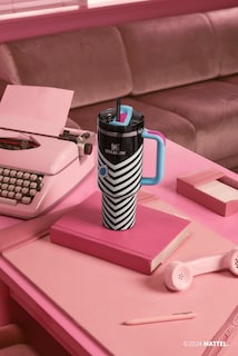 Foto 4 | Botella De Agua Stanley X Barbie™ 1959 Original Quencher 1.2 L - Venta Internacional.