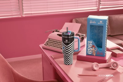 Foto 5 | Botella De Agua Stanley X Barbie™ 1959 Original Quencher 1.2 L - Venta Internacional.