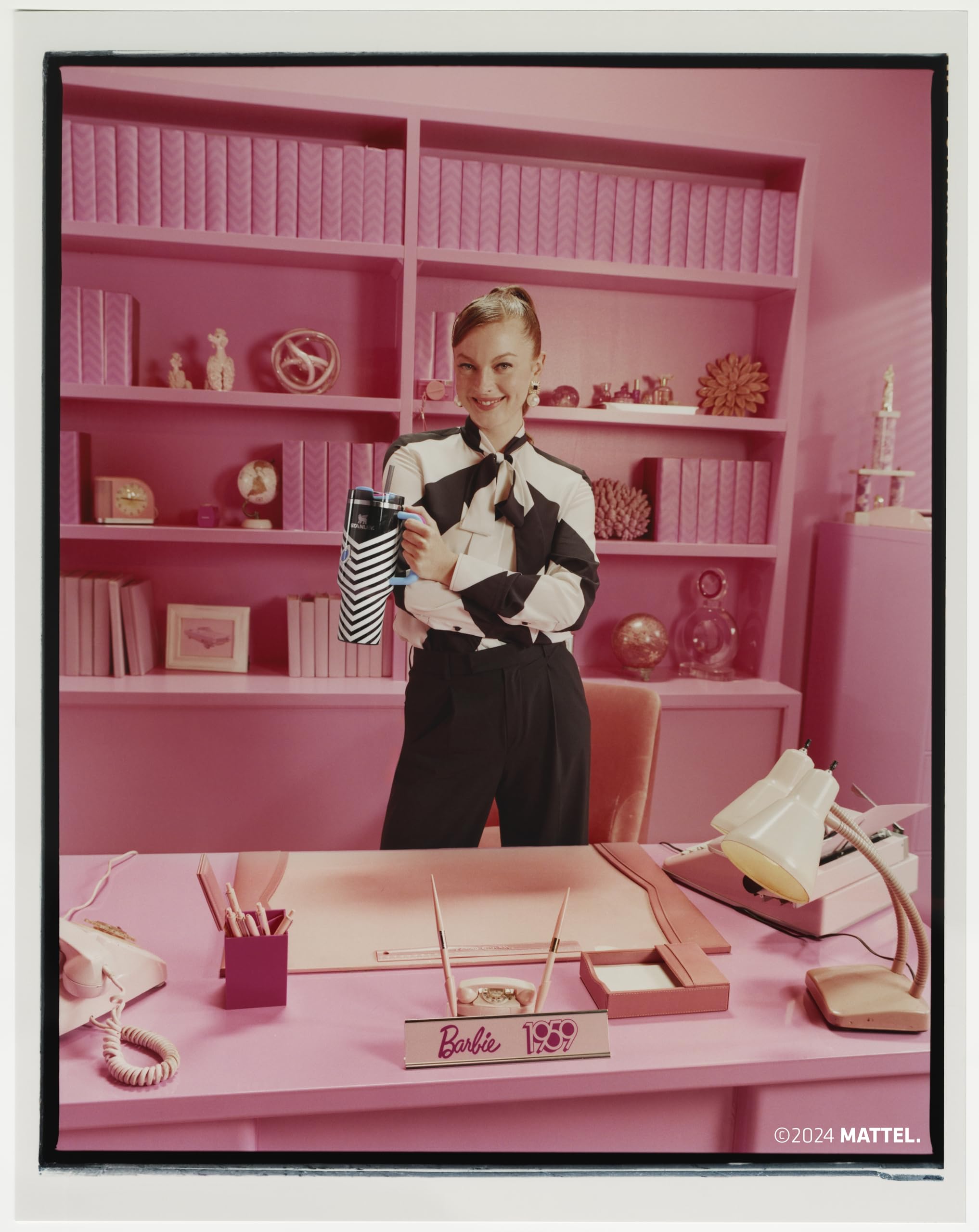 Foto 7 pulgar | Botella De Agua Stanley X Barbie™ 1959 Original Quencher 1.2 L - Venta Internacional.