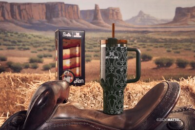 Foto 5 | Botella de Agua Stanley x Barbie™ 80s Western Ken 1.2 L - Venta Internacional