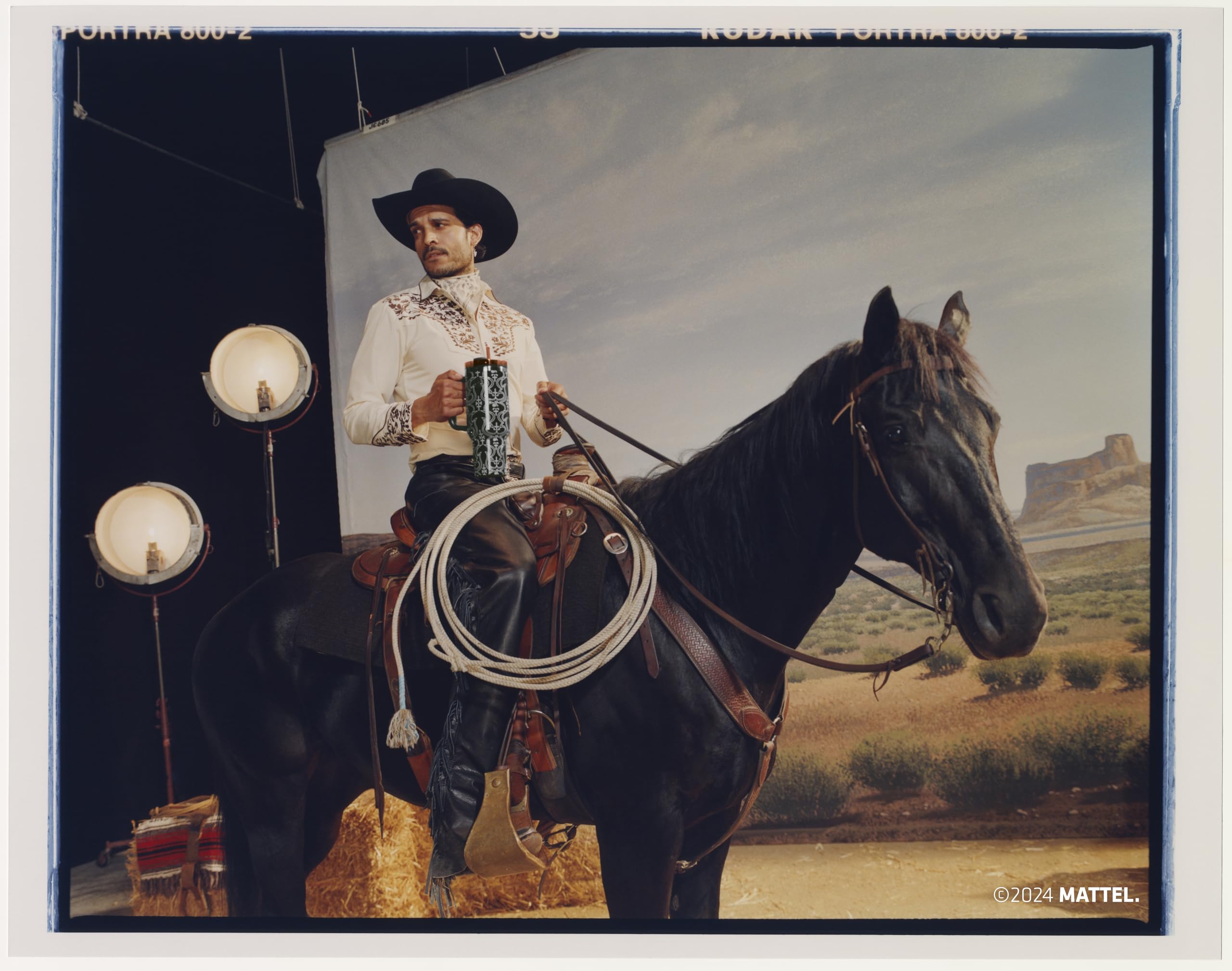 Foto 7 pulgar | Botella de Agua Stanley x Barbie™ 80s Western Ken 1.2 L - Venta Internacional