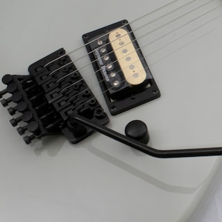 Foto 8 | Guitarra Eléctrica Trémolo Kramer Baretta Vintage Kbvrbf1