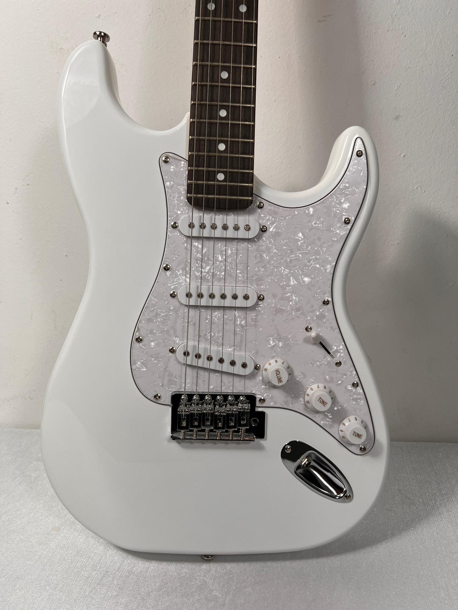 Foto 3 pulgar | Guitarra Eléctrica Tipo Stratocaster Blanca Brillos Profesional Nueva!!!