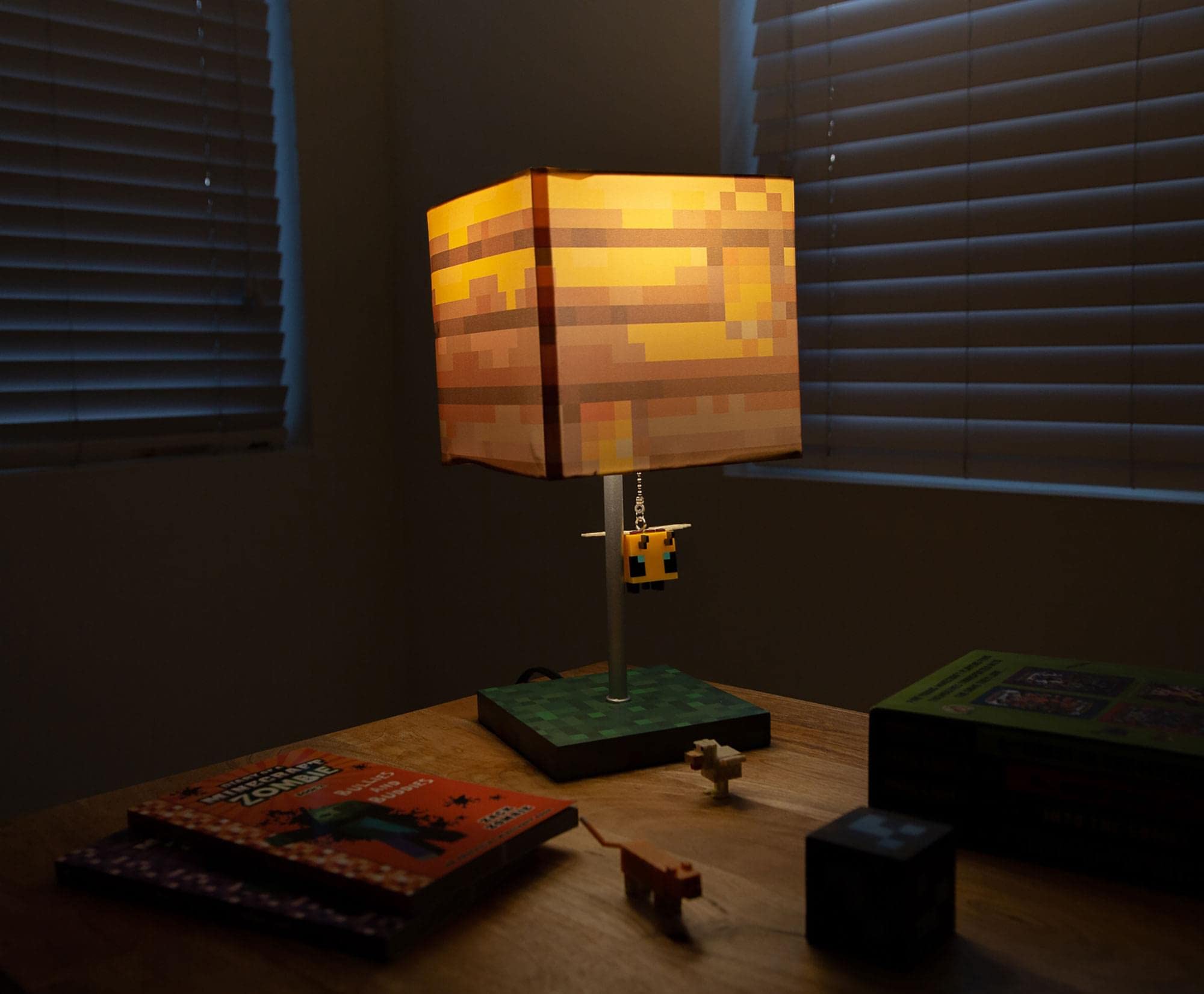 Foto 6 | Lámpara De Escritorio Minecraft Yellow Bee Nest Block Con Extractor De Abejas 3d - Venta Internacional.