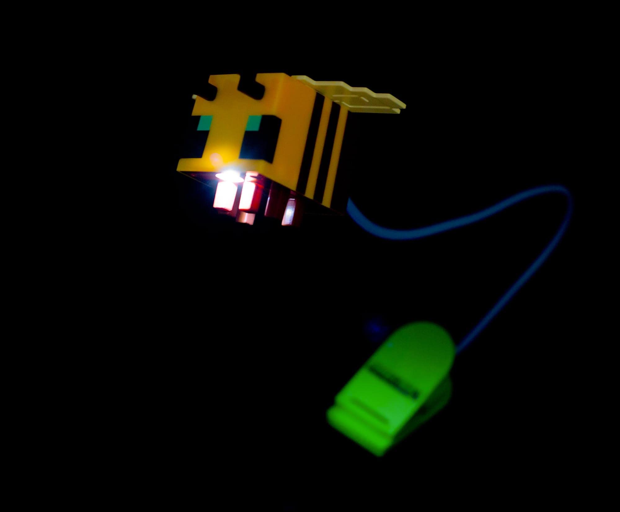 Foto 4 pulgar | Reading Light Minecraft Yellow Bee Funciona Con Pilas - Venta Internacional.