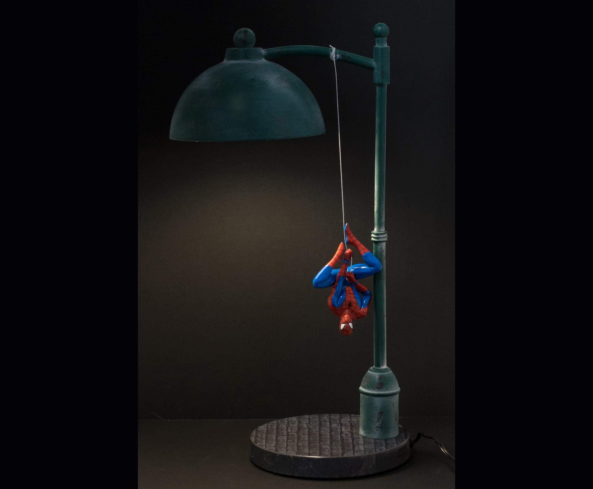 Foto 3 | Lámpara De Escritorio Marvel Spider Man Streetlight Led Mood Light - Venta Internacional.