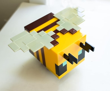 Foto 5 | Figura De Abeja Amarilla De Minecraft De Mood Light 13 Cm De Altura - Venta Internacional.