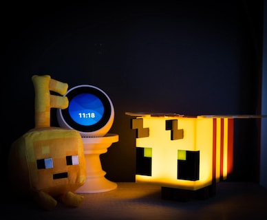 Foto 6 | Figura De Abeja Amarilla De Minecraft De Mood Light 13 Cm De Altura - Venta Internacional.