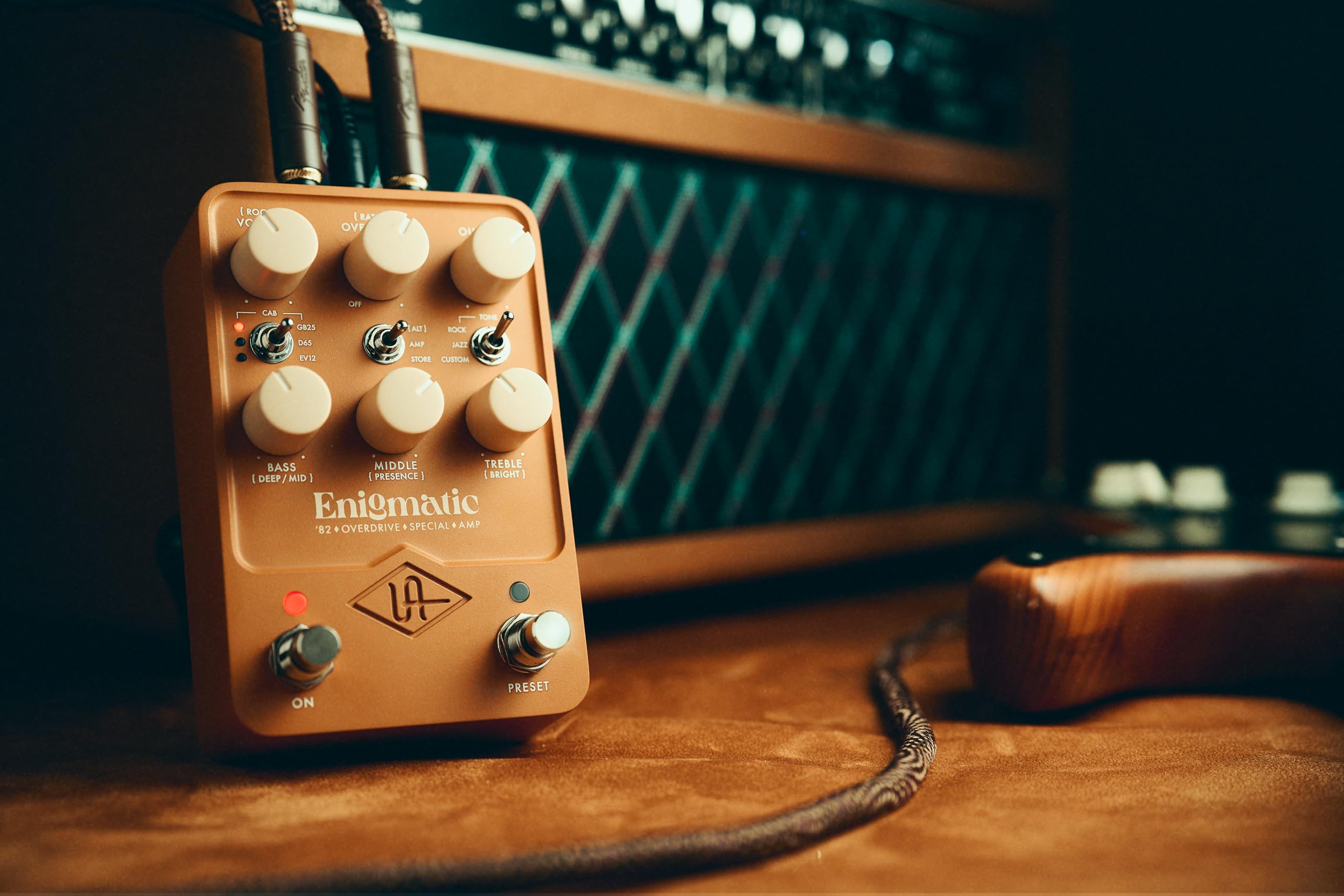 Foto 2 | Pedal De Efectos Universal Audio Enigmatic 82 Con Tecnología Uafx - Venta Internacional.