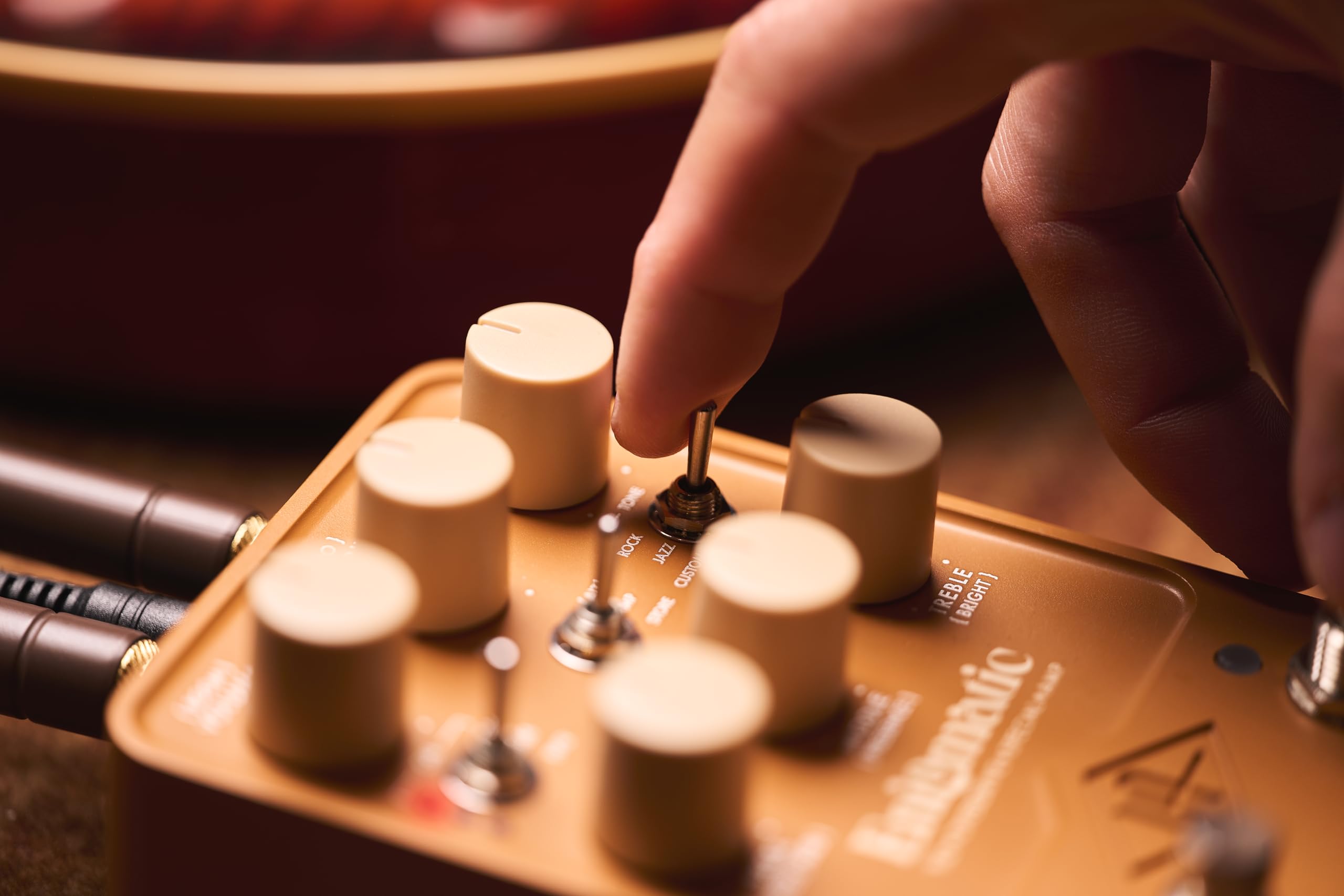 Foto 4 pulgar | Pedal De Efectos Universal Audio Enigmatic 82 Con Tecnología Uafx - Venta Internacional.
