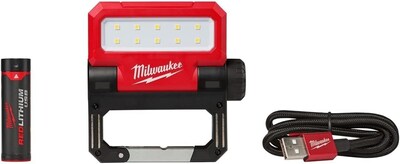 Foto 1 | Linterna Milwaukee 2114-21 Usb Recargable Rover Pivo - Venta Internacional.