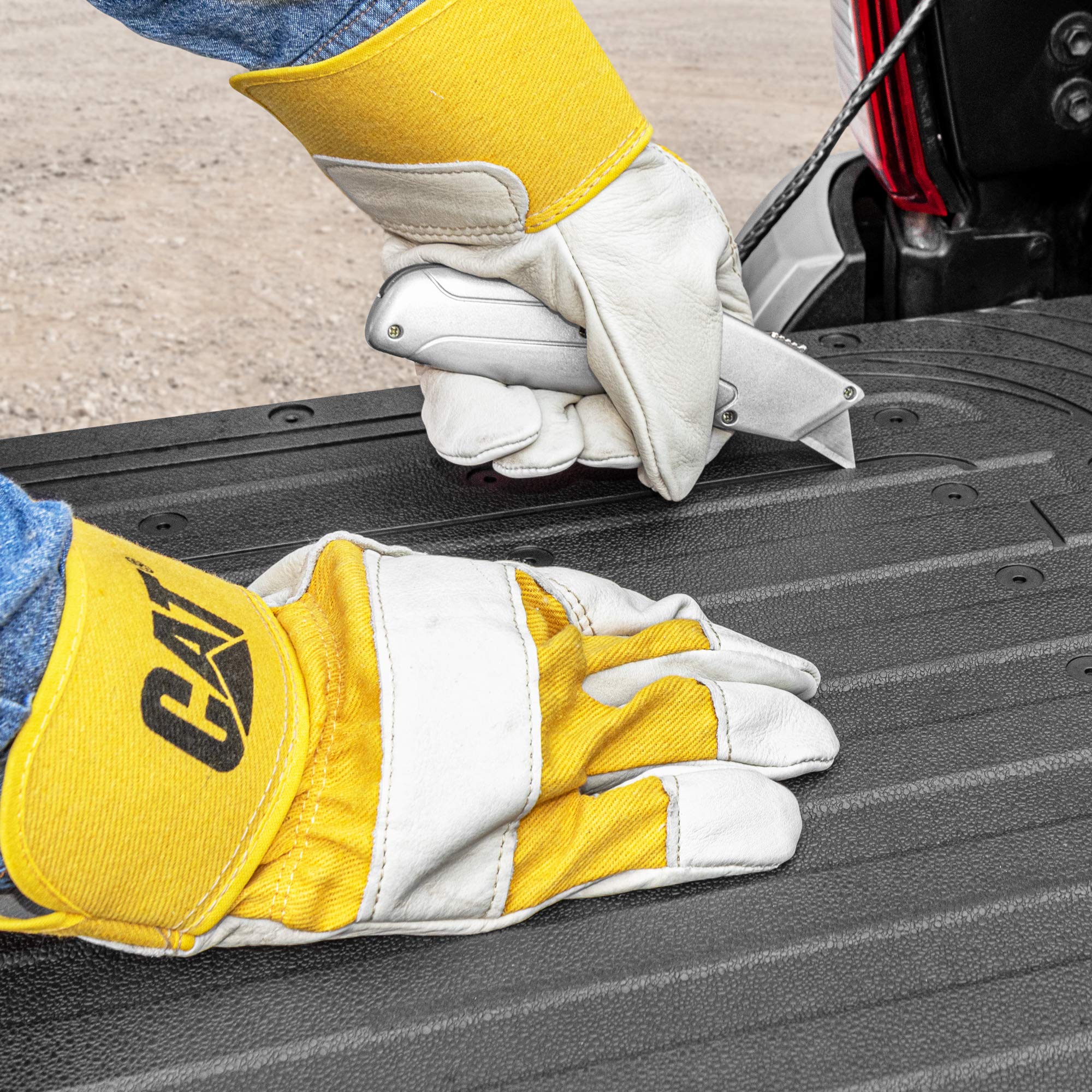 Foto 4 pulgar | Alfombrilla Para Portón Trasero Cat, Ultrarresistente, Para Camiones Pesados, 62 X 21 Pulgadas - Venta Internacional.