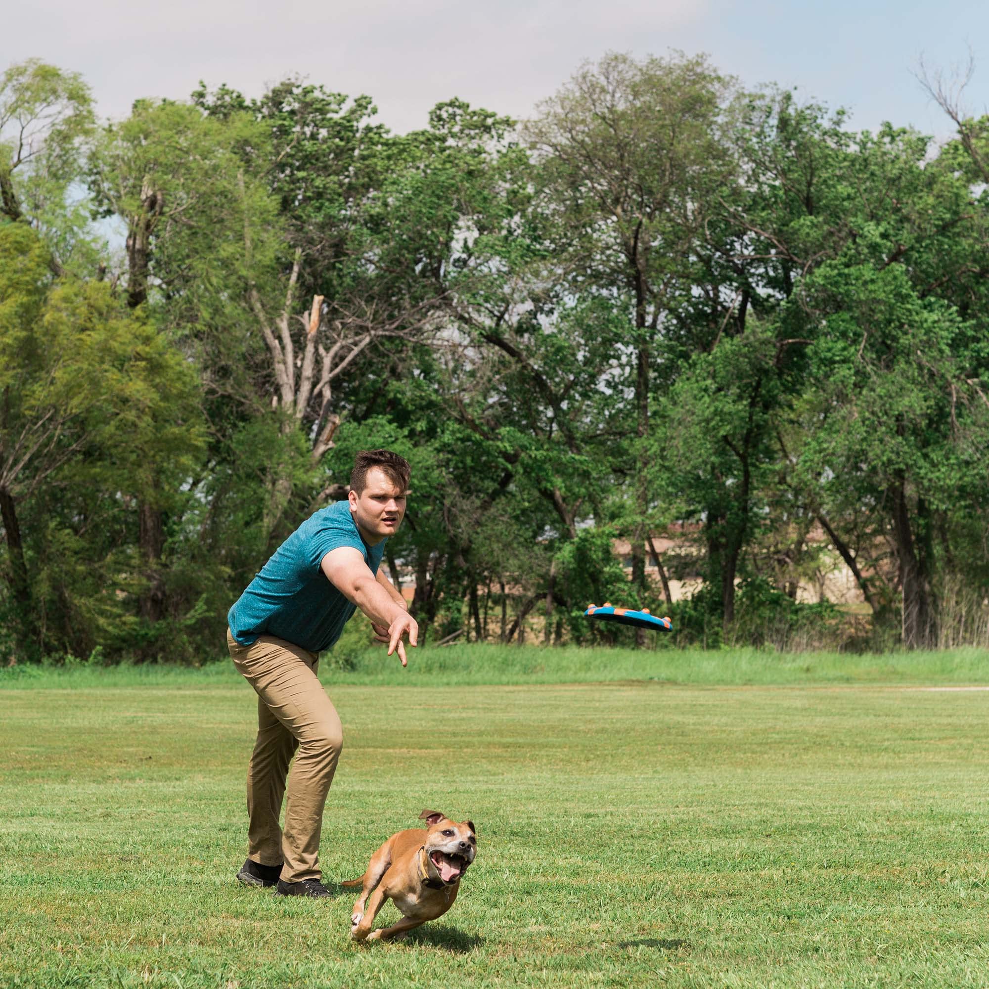 Foto 4 | Juguete Para Perros Chuckit Whistle Flight Naranja Y Azul Para Exteriores - Venta Internacional.