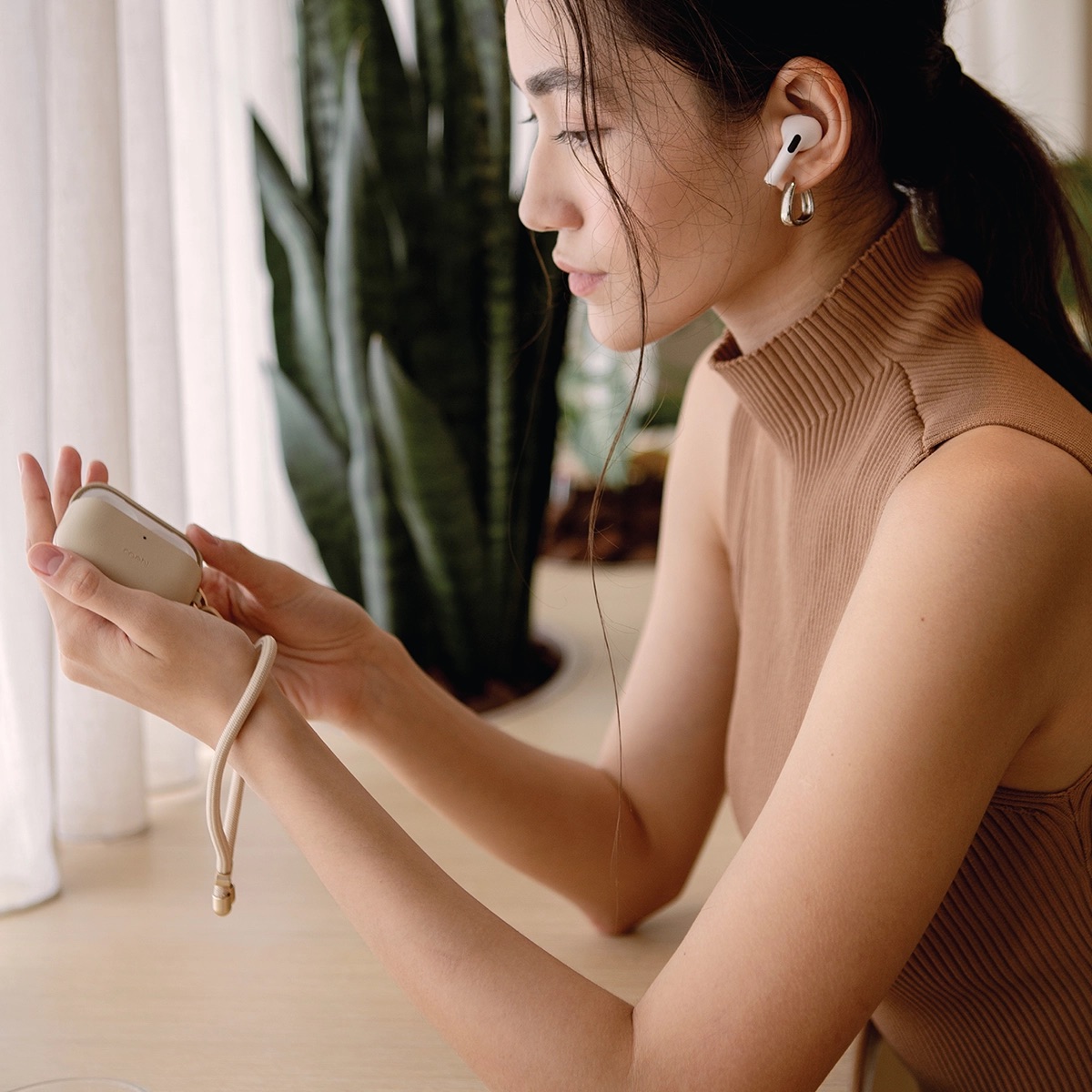 Foto 4 pulgar | Funda Para Airpods Pro 2ª Generación Nude Haven De Coehl