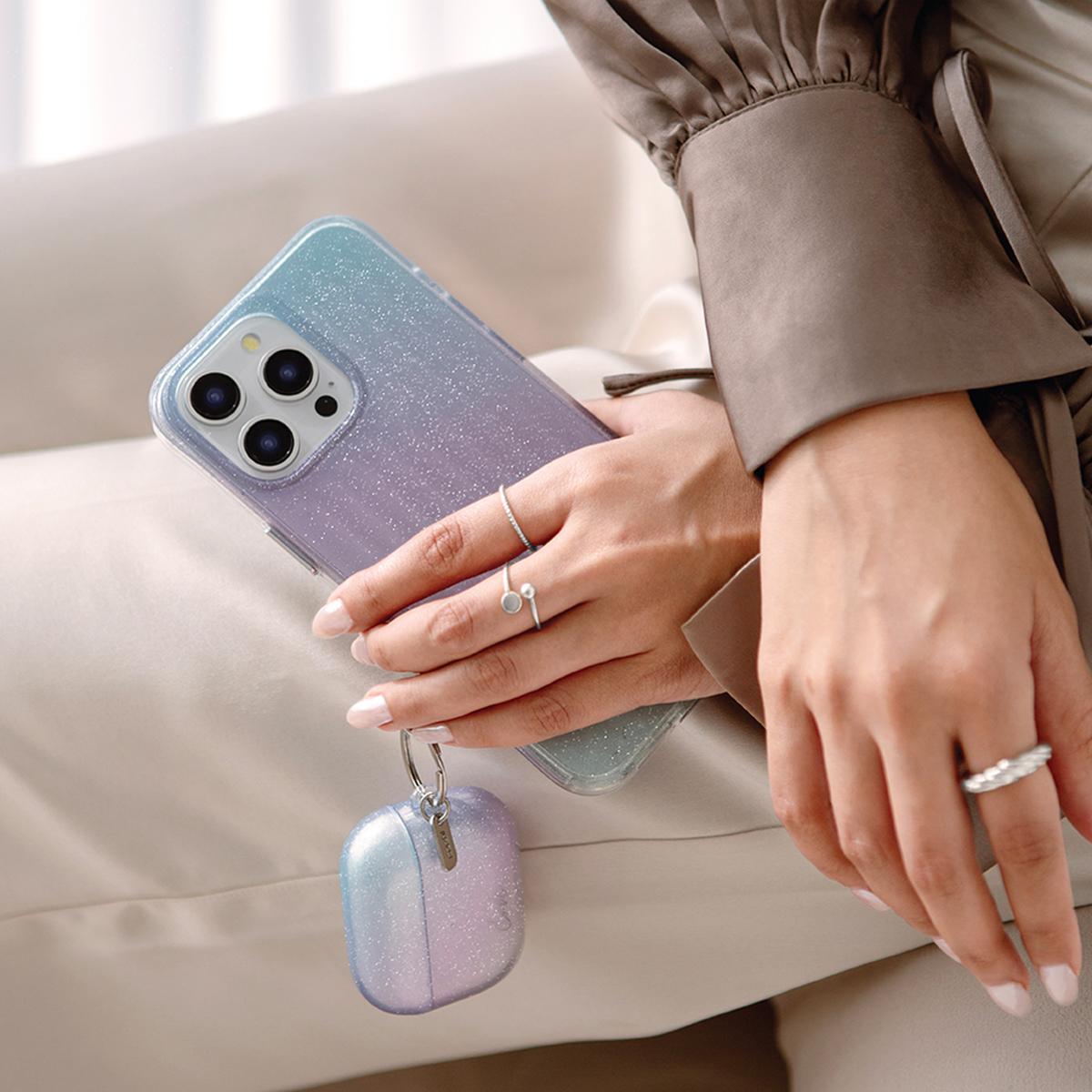 Foto 3 pulgar | Funda Para Airpods Pro 2ª Generación Tornasol Brillante Linear De Coehl