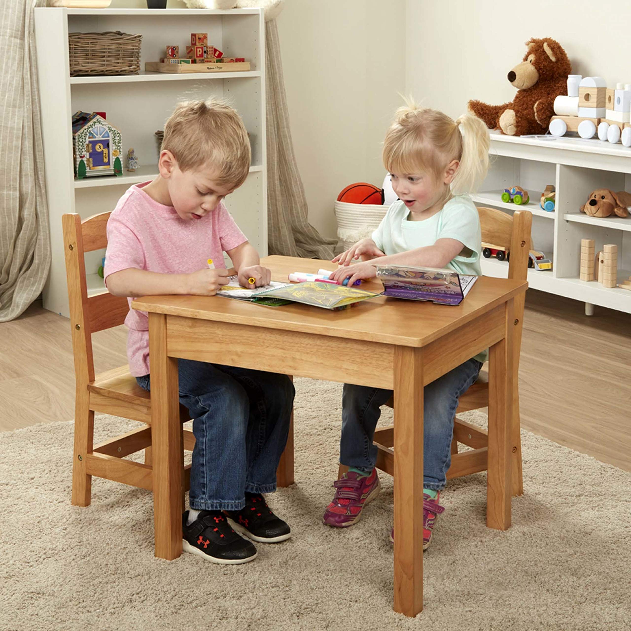 Foto 4 pulgar | Set De Muebles De Mesa Y 2 Sillas Para Sala De Juegos Melissa & Doug - Venta Internacional.