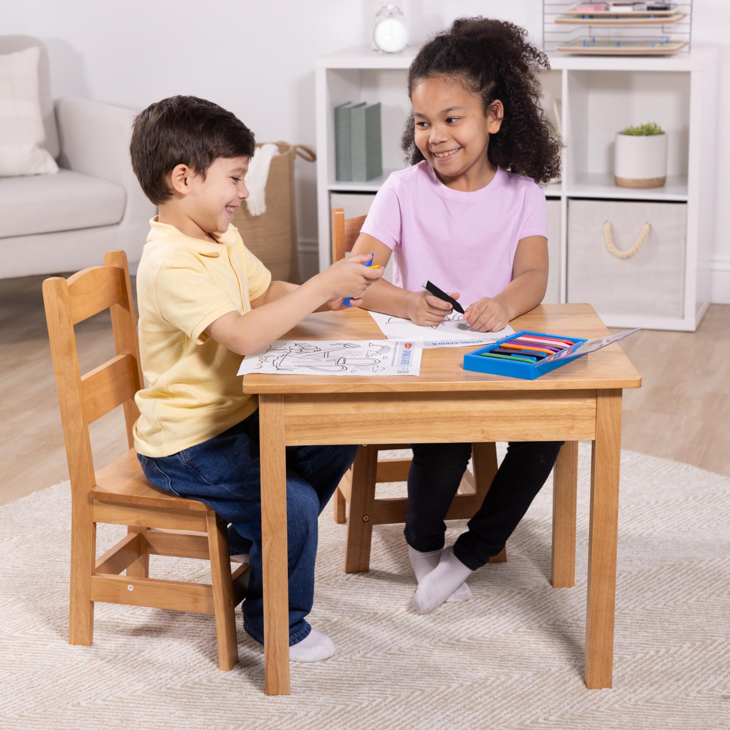 Foto 7 pulgar | Set De Muebles De Mesa Y 2 Sillas Para Sala De Juegos Melissa & Doug - Venta Internacional.