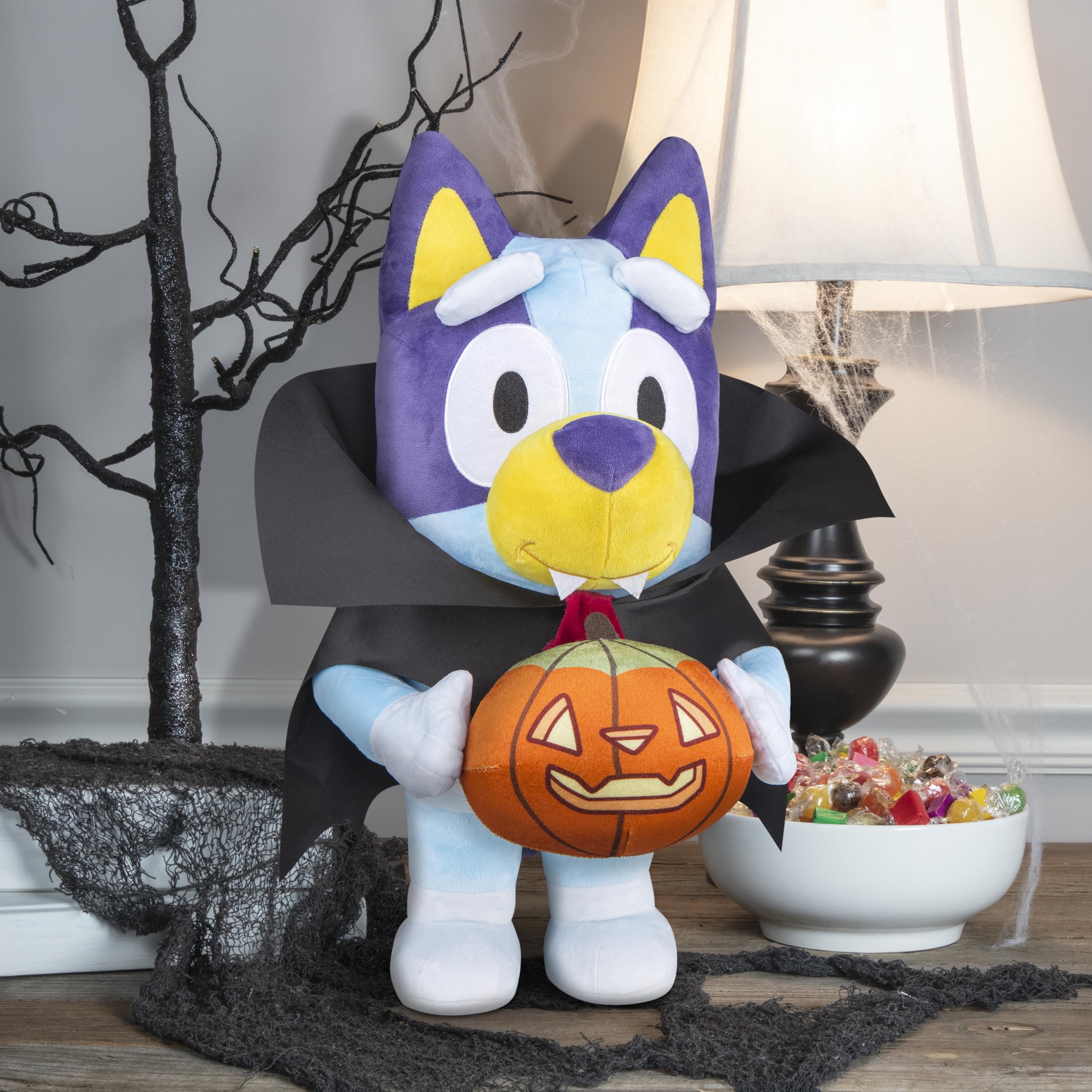 Foto 3 pulgar | Gemmy Bluey, La Saludadora De Halloween Disfrazada De Vampiro - Venta Internacional.
