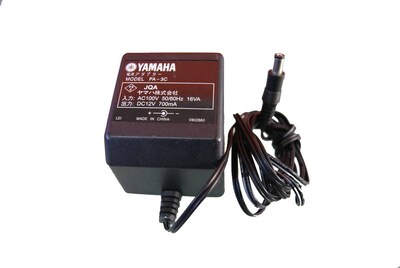 Foto 2 | Adaptador Ac Y Fuente De Alimentación Yamaha Dc12v 700ma 12.5w Pa-3c - Venta Internacional.