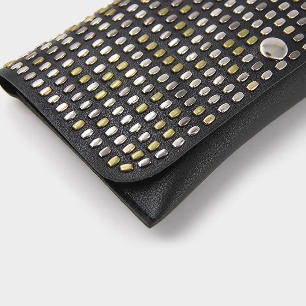 Foto 4 pulgar | Riñonera Banano Glam de Piel Vegana Negra con Tachuelas - Venta Internacional
