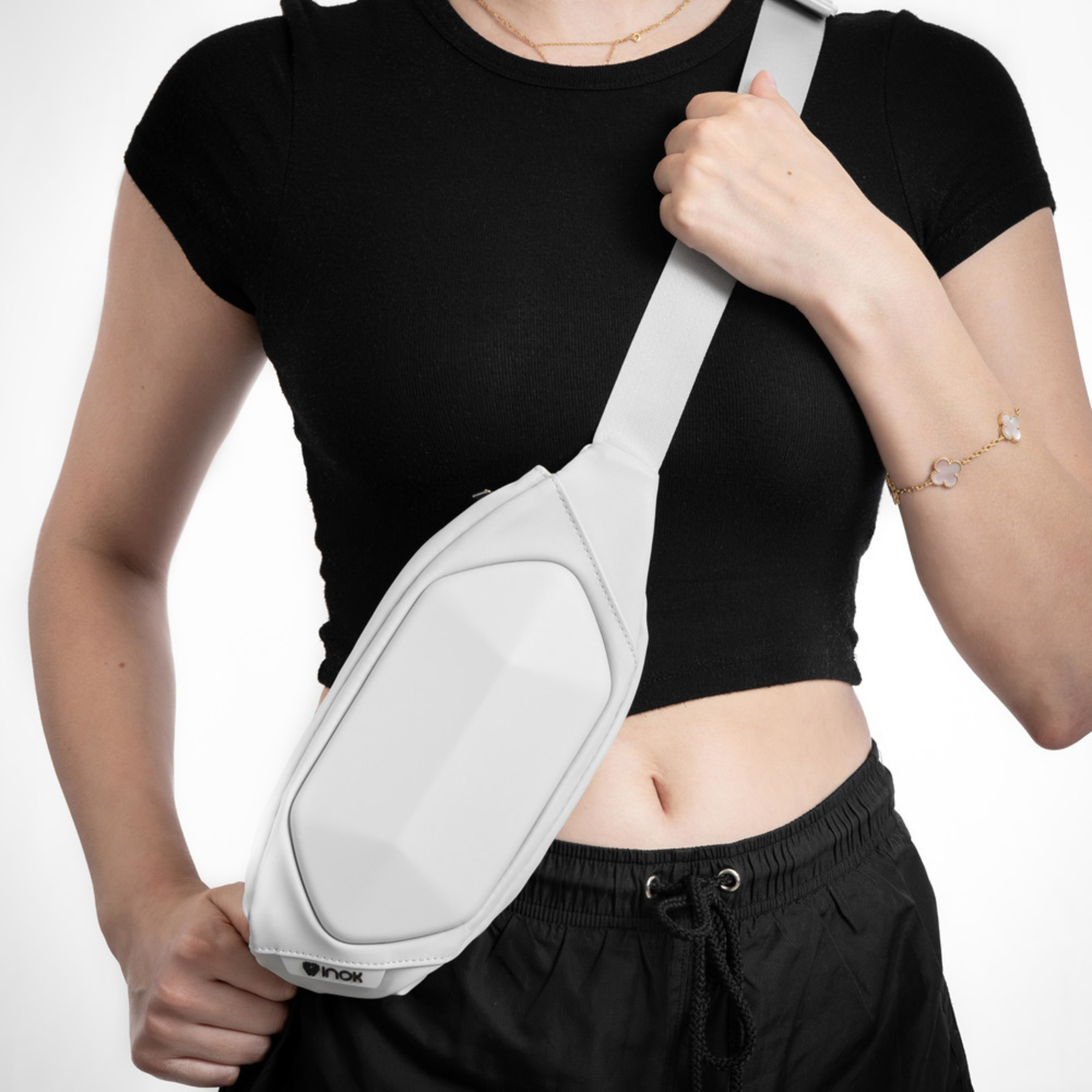 Foto 6 pulgar | Mochila Bandolera Pequeña Inok M-11, Antirrobo, Impermeable Y Ligera Para Hombre/mujer, Cangurera Color Plateado 500 Ml