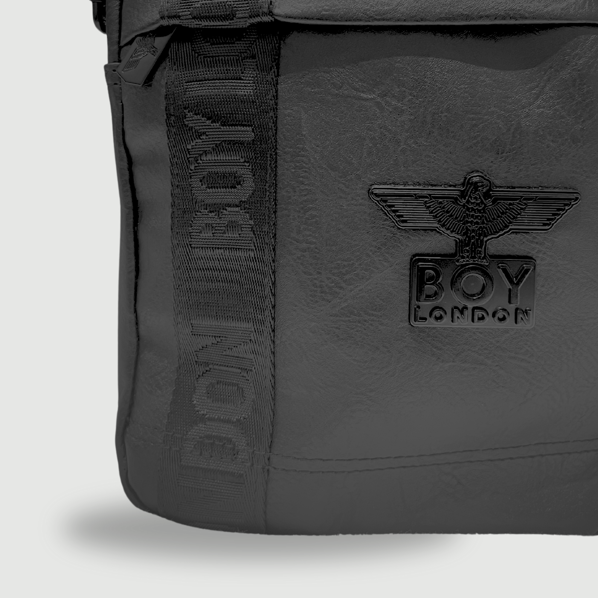 Foto 6 pulgar | Messenger Boy London