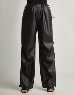 Foto 1 | Pantalón Devendi Color Negro Vinipiel Ajustable