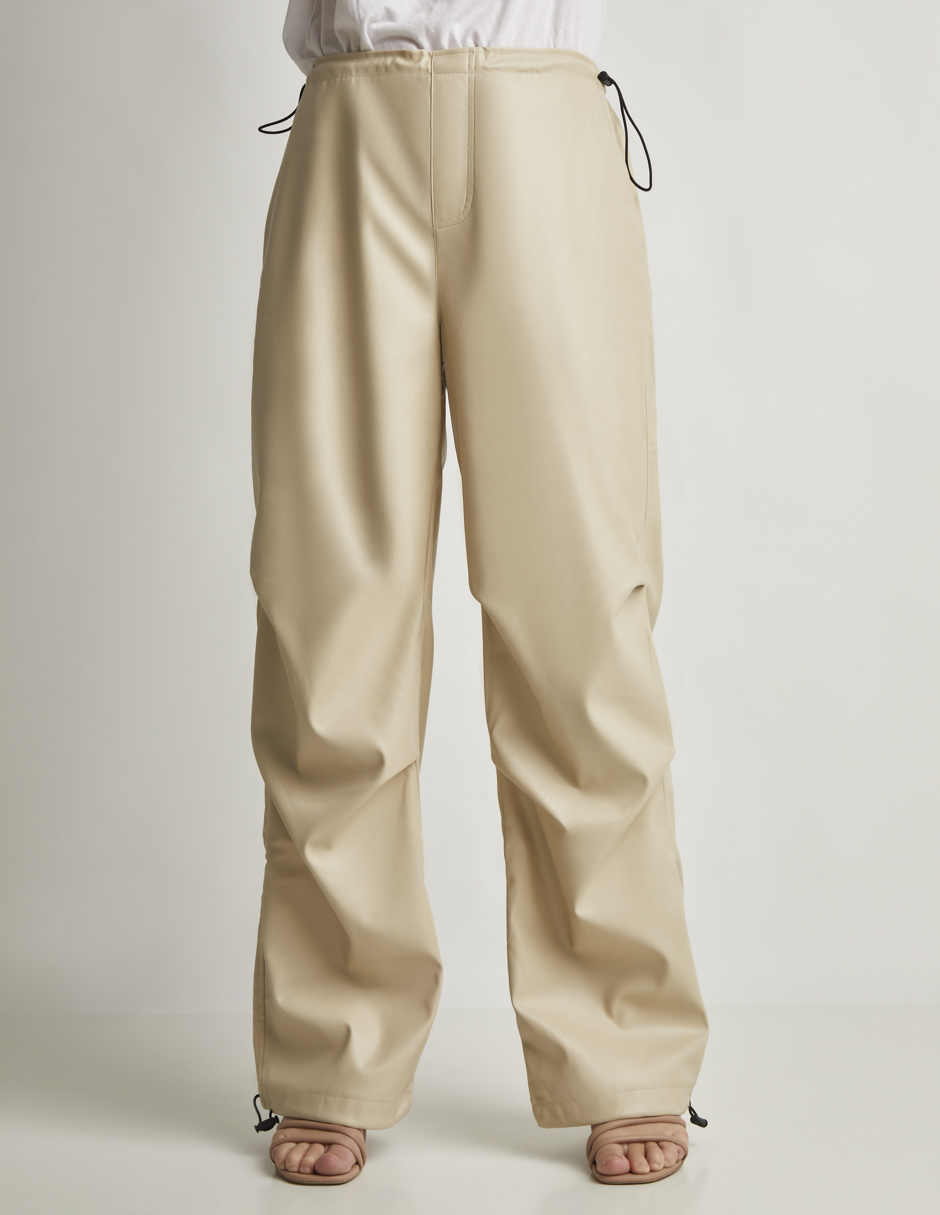 Pantalón Devendi Color Beige Vinipiel Ajustable