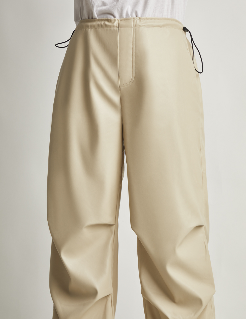 Foto 4 | Pantalón Devendi Color Beige Vinipiel Ajustable