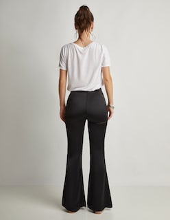 Foto 4 | Pantalón Devendi Color Negro Campana Satinado