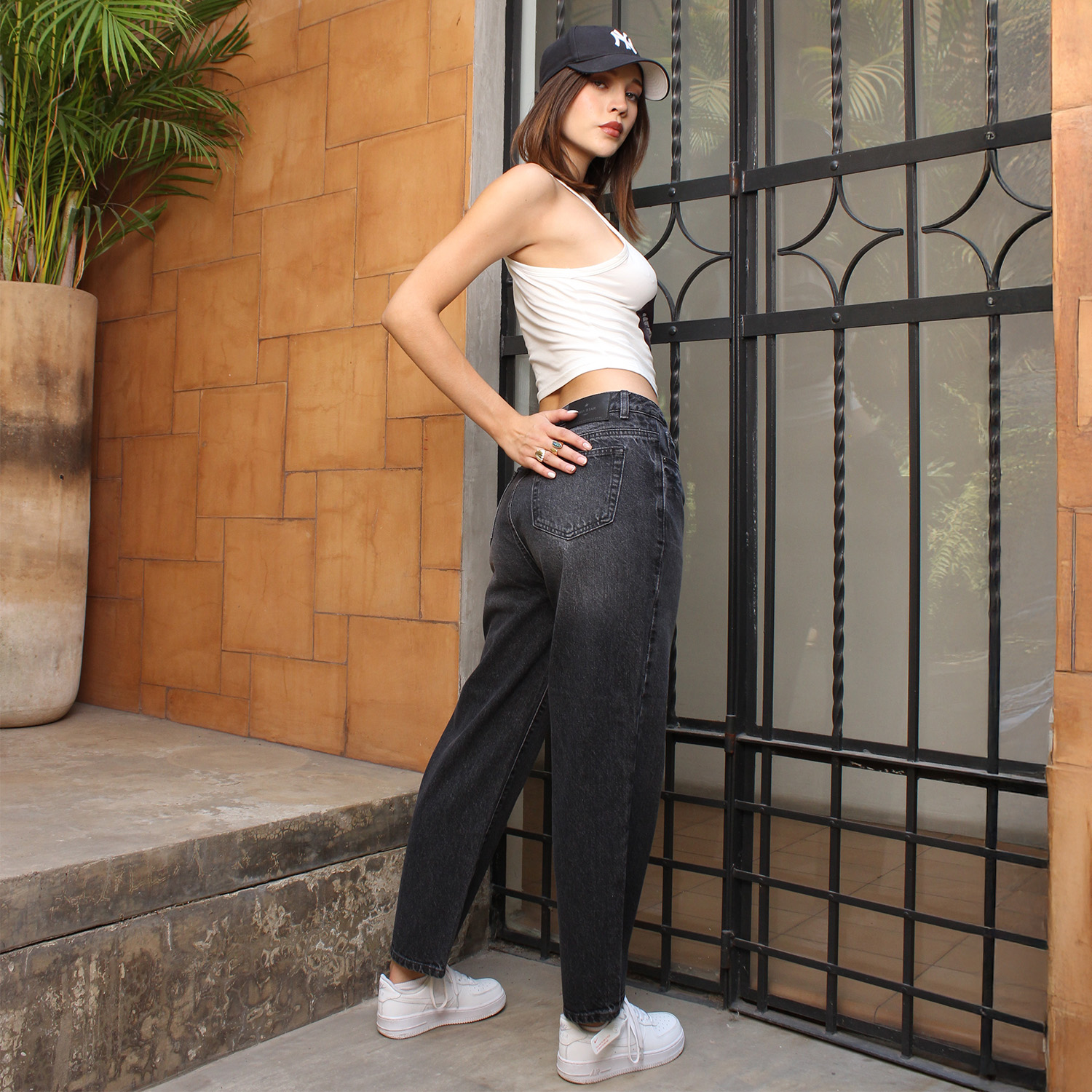 Foto 4 pulgar | Jeans Mujer Tiro Alto Corte Mom Pierna Recta Negro