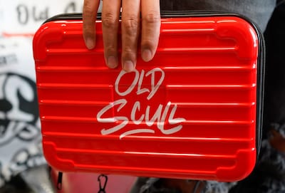 Foto 3 | Estuche Plástico Rojo De Barbería De Uso Profesional Old Scull