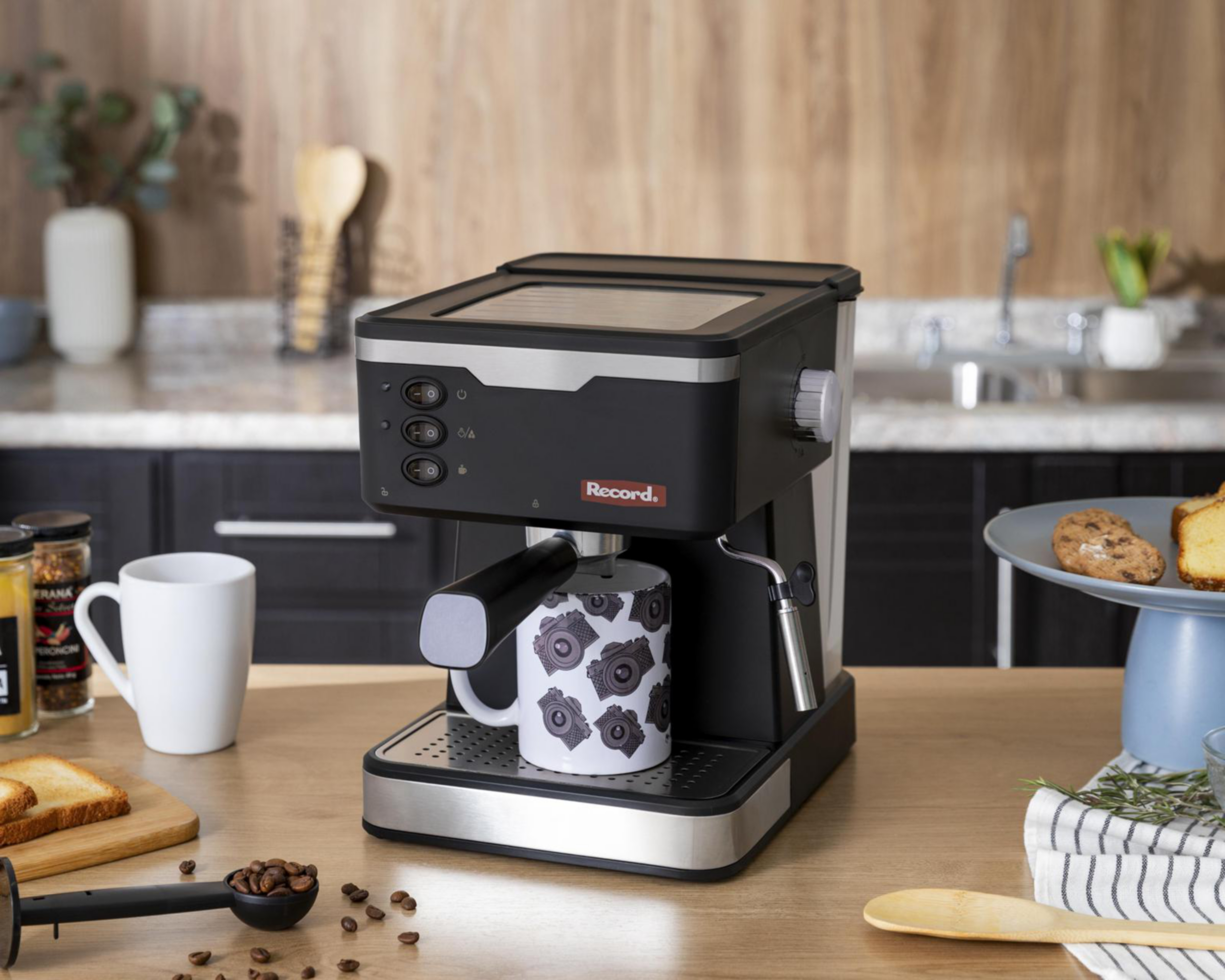 Cafetera Record EM-2211A 1.5 L $1,899