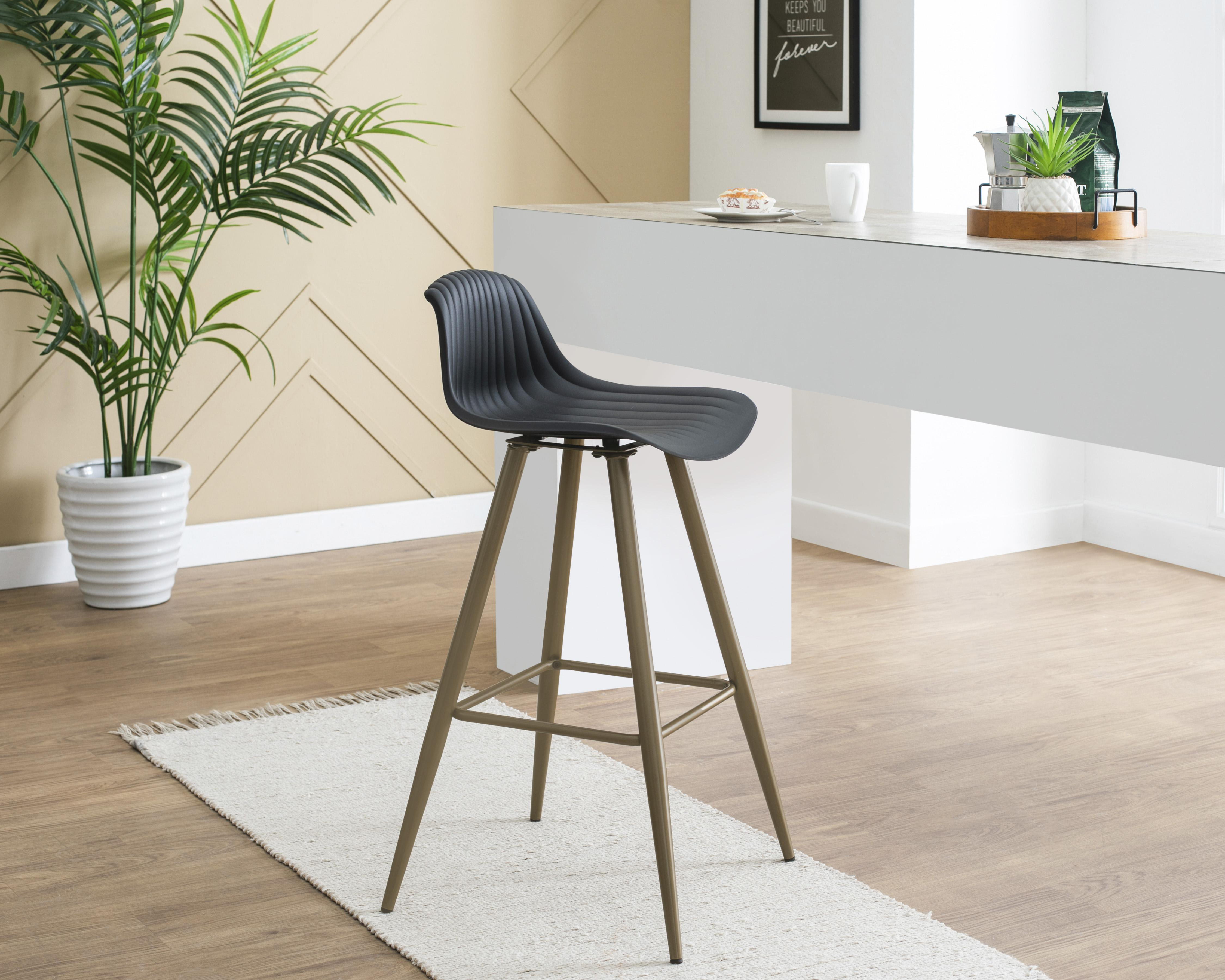 Banco Estonia Negro $799