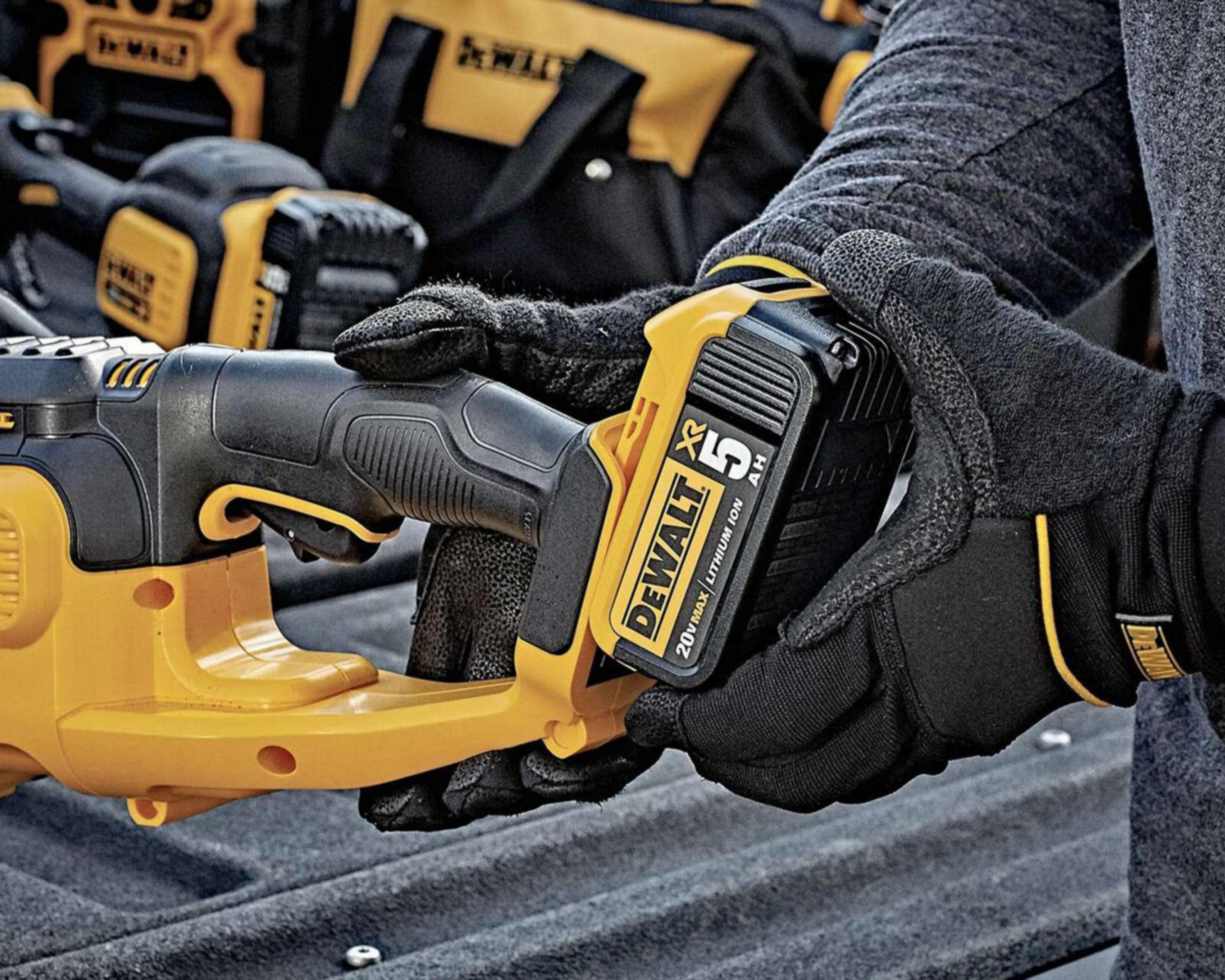 Foto 5 pulgar | Cortasetos Dewalt 20V 22"