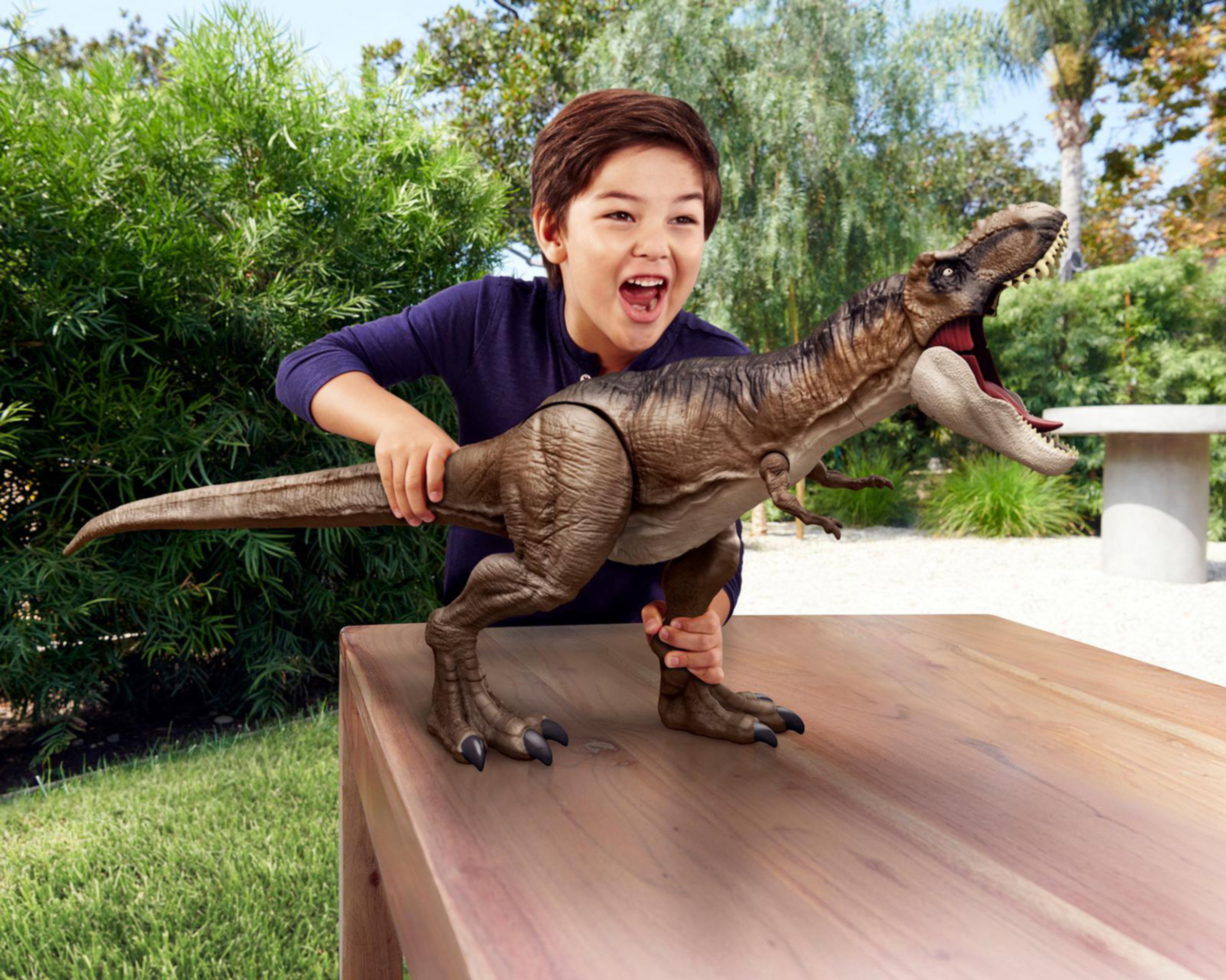 Foto 4 pulgar | Dinosaurio Jurassic World Traga Figuras